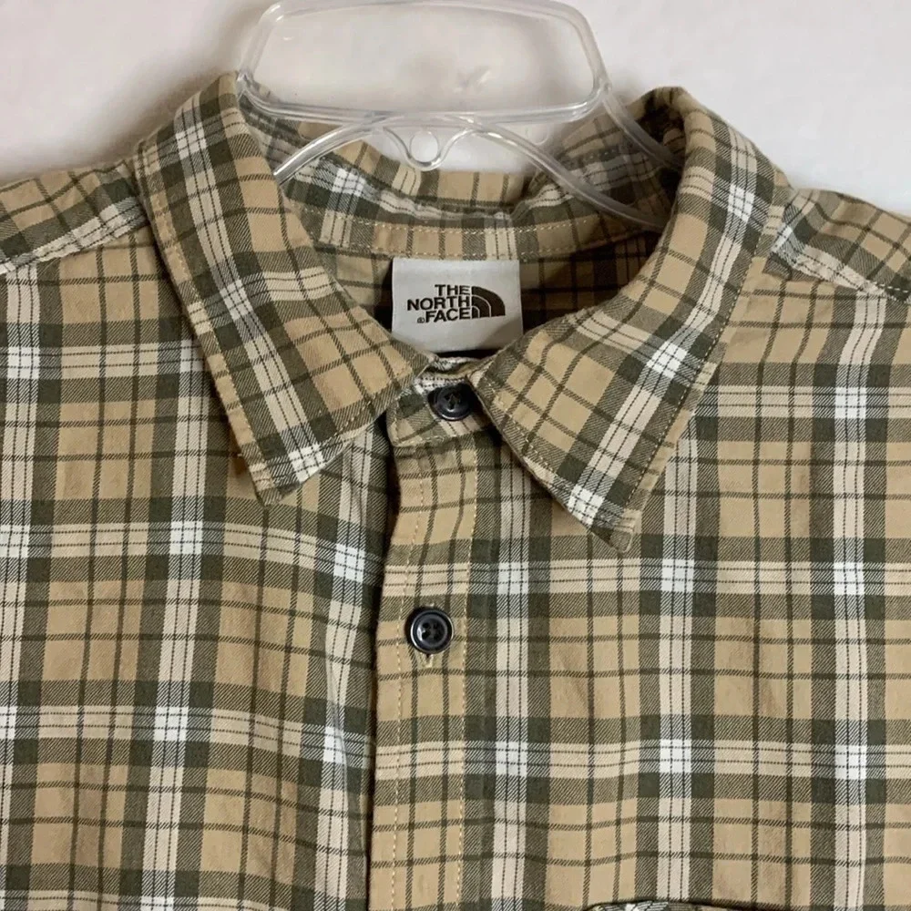 The North Face Long Sleeve Button Up Men’s Plaid Shirt Size Large